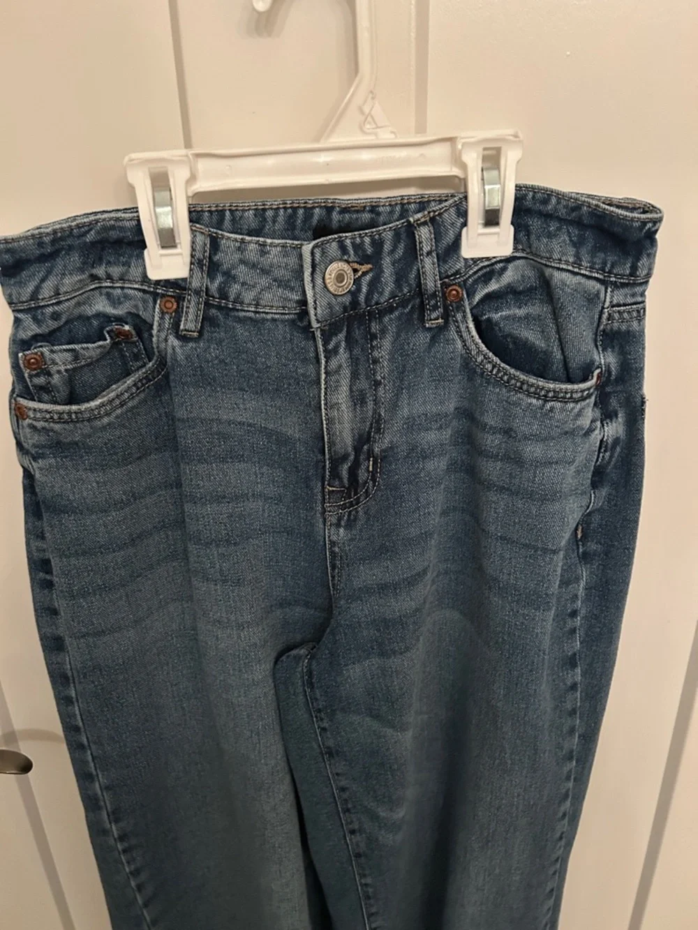 Bluenotes Wide-Leg Jeans in Medium Blue Wash - Picture 5 of 9